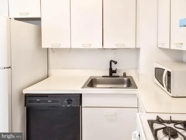 $1,390 | 130 Slade Avenue, Unit 411, Baltimore, MD 21208