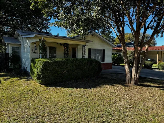 $184,990 | 829 Yale Street, River Oaks, TX 76114