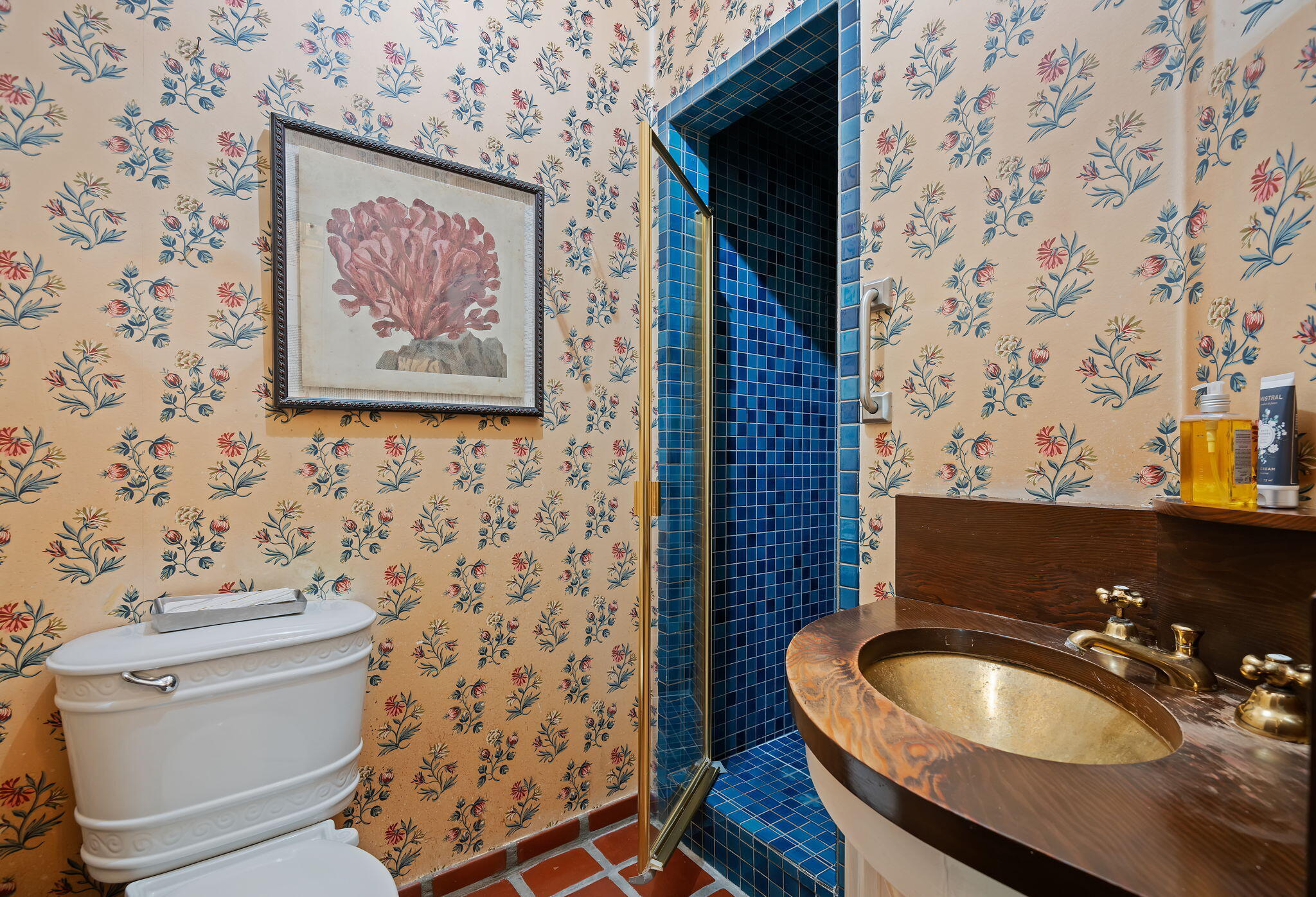2040 Mission Ridge Road Santa Barbara, CA 93103 - Photo 23 of 38 a bathroom with a toilet and a sink