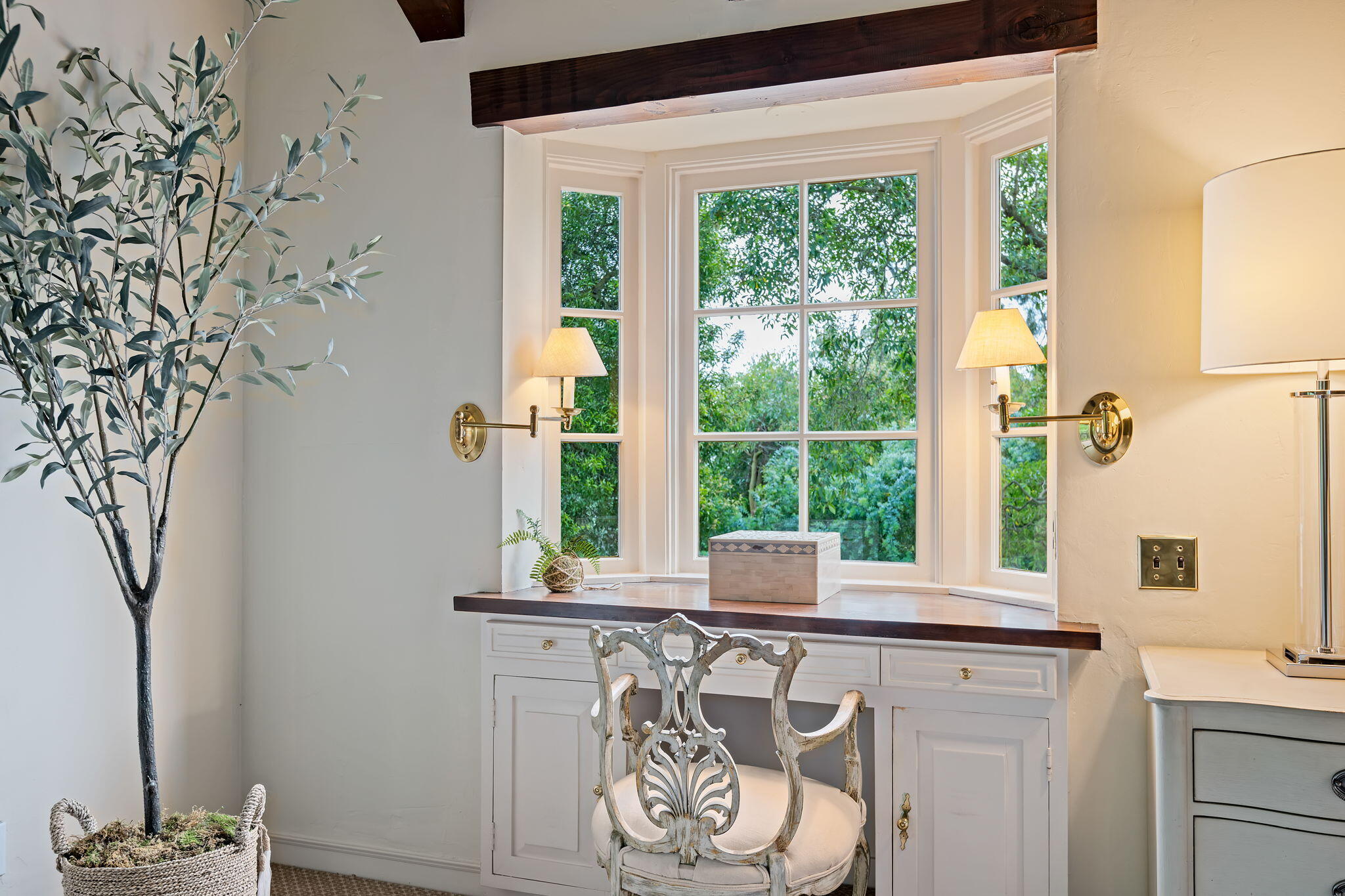 2040 Mission Ridge Road Santa Barbara, CA 93103 - Photo 28 of 38 a window with a sink and wooden floor