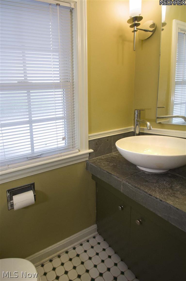 5183 Mayview Road Cleveland, OH 44124 - Photo 11 of 21