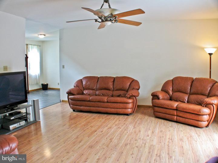 34 Brown Road Quinton, NJ 08302 - Photo 14 of 25 Living Room