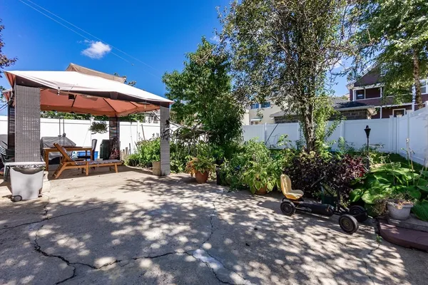 $2,750 | 157 Spring Street, Unit 1, Medford, MA 02155