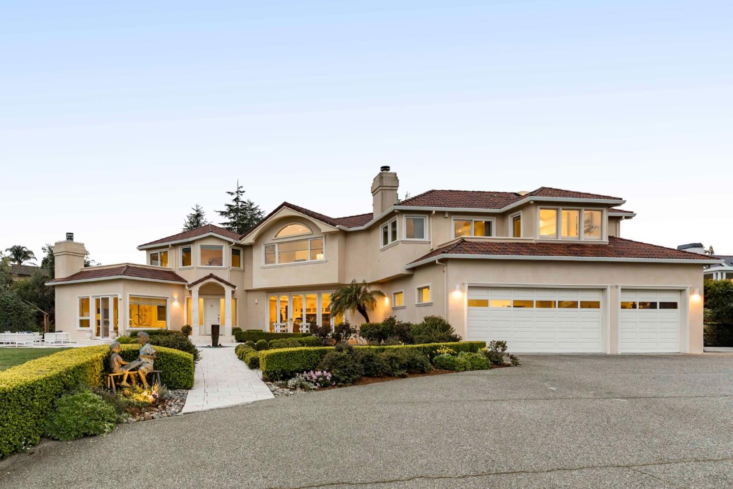 199 Hardwick Road Woodside, CA 94062 - Photo 4 of 37 a front view of a house with garden