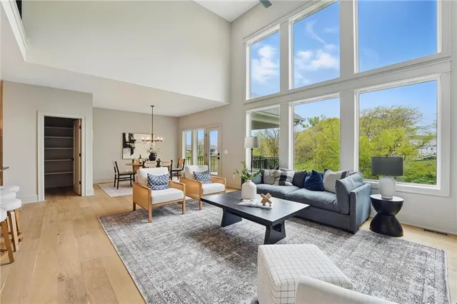 $750,000 | 1506 Northwest 106th Terrace, Kansas City, MO 64155