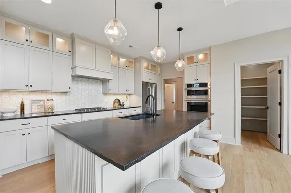 $750,000 | 1506 Northwest 106th Terrace, Kansas City, MO 64155