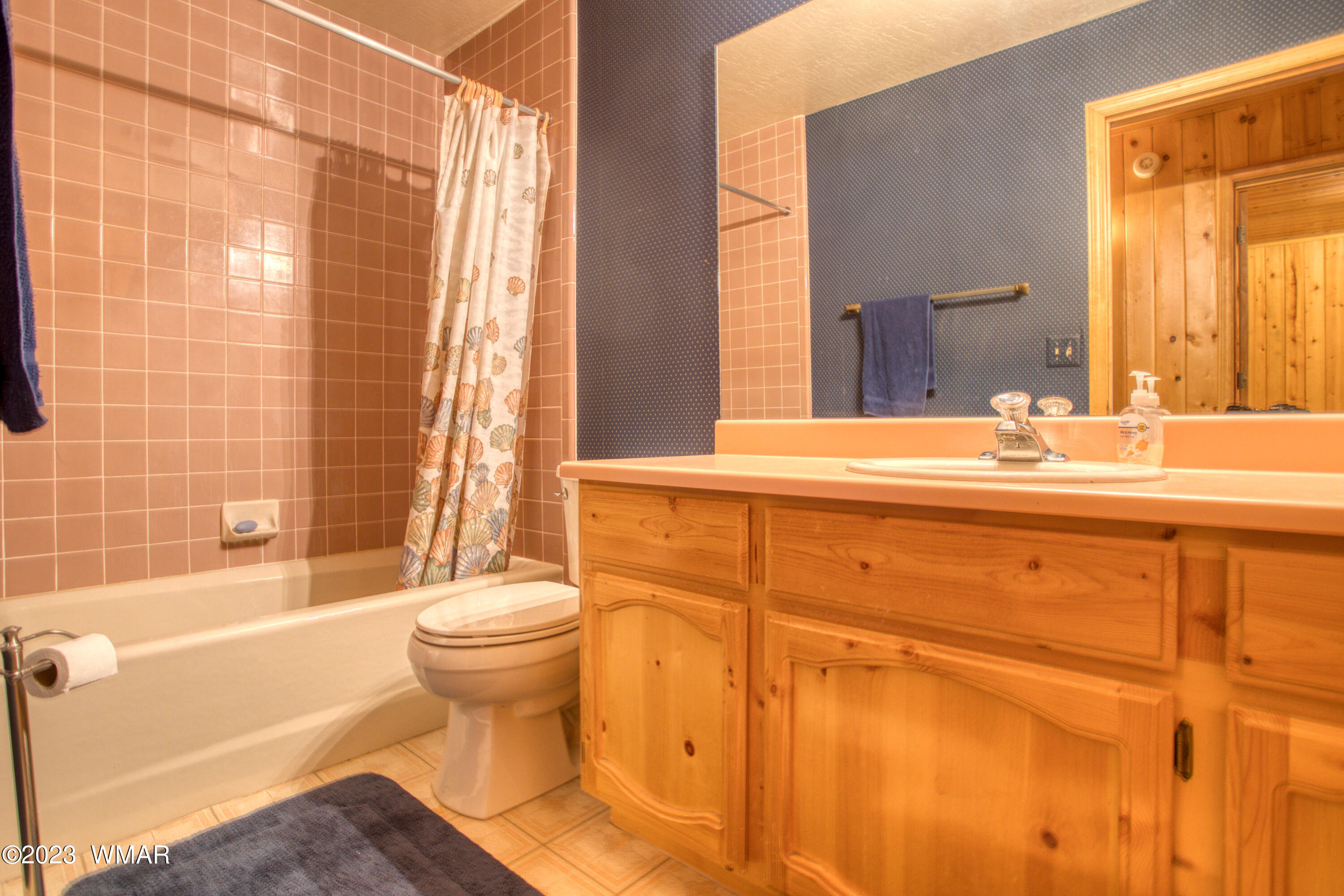 3288 Lake View Drive Pinetop, AZ 85935 - Photo 21 of 32 a bathroom with a sink toilet and shower