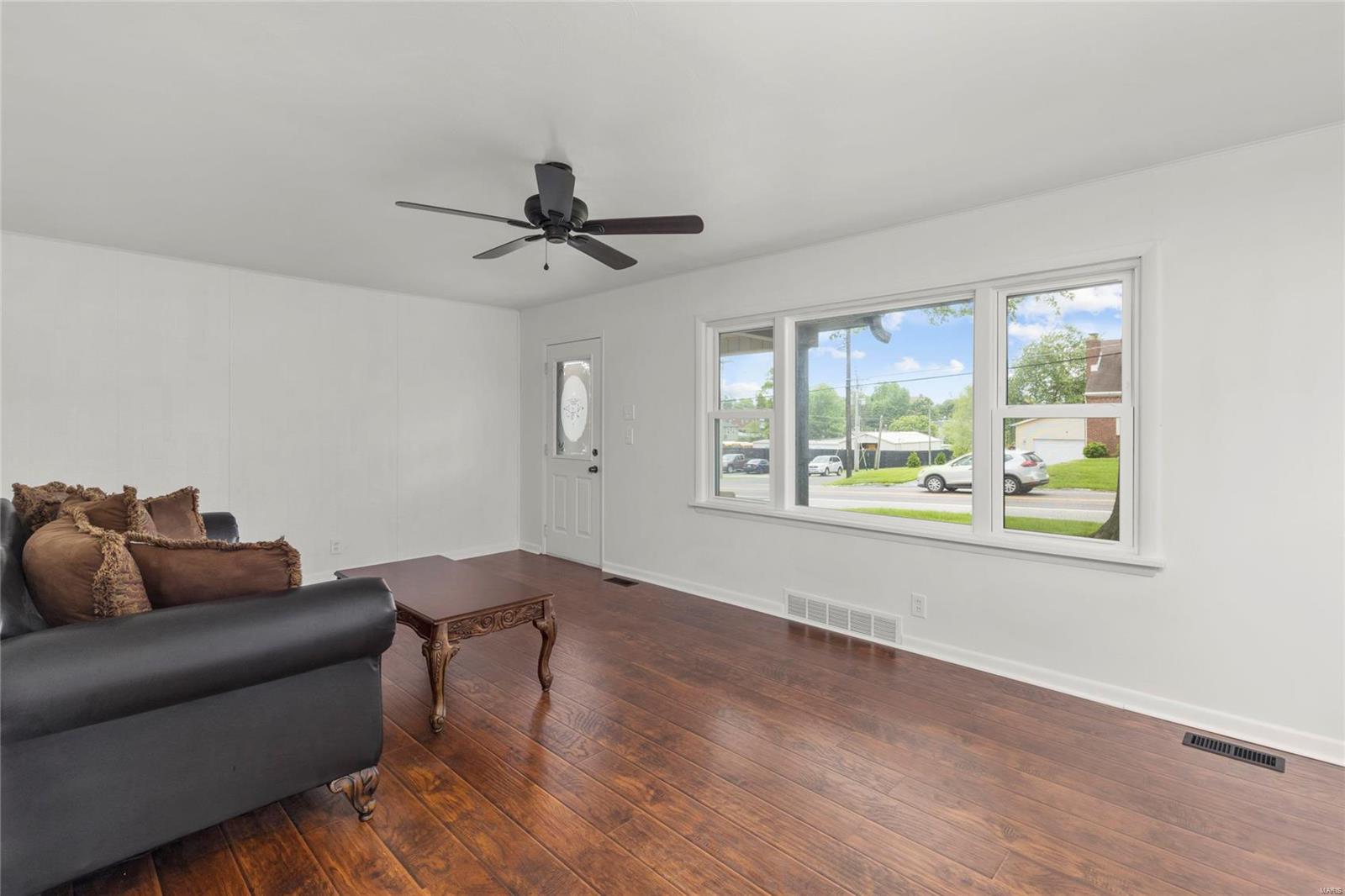 6407 Weber Road St. Louis, MO 63123 - Photo 3 of 35 Gallery Image 3