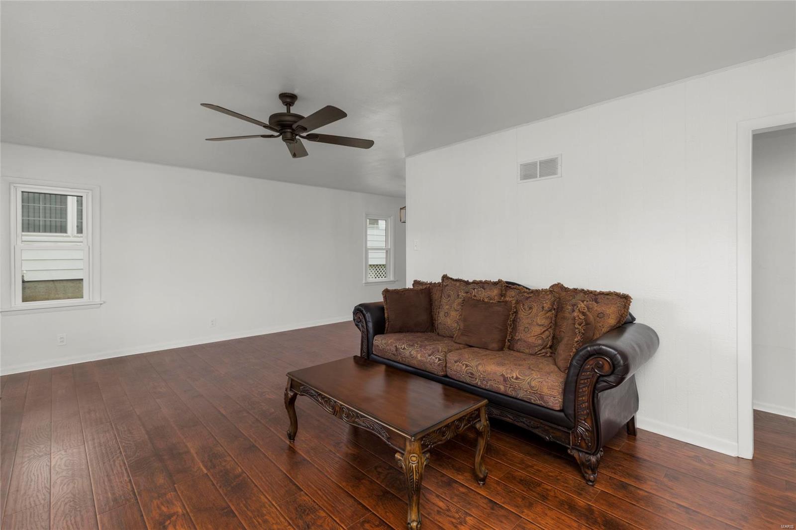 6407 Weber Road St. Louis, MO 63123 - Photo 4 of 35 Gallery Image 4
