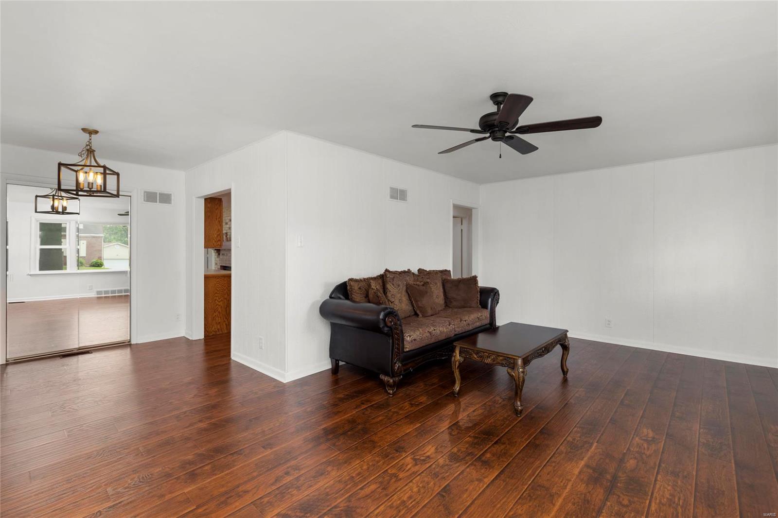 6407 Weber Road St. Louis, MO 63123 - Photo 5 of 35 Gallery Image 5