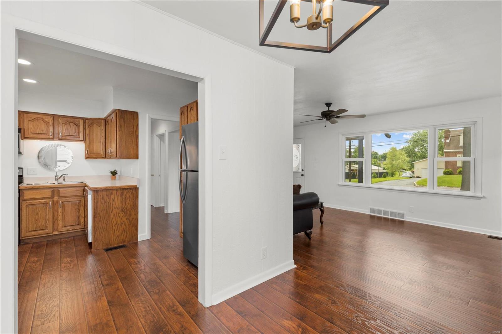 6407 Weber Road St. Louis, MO 63123 - Photo 6 of 35 Gallery Image 6