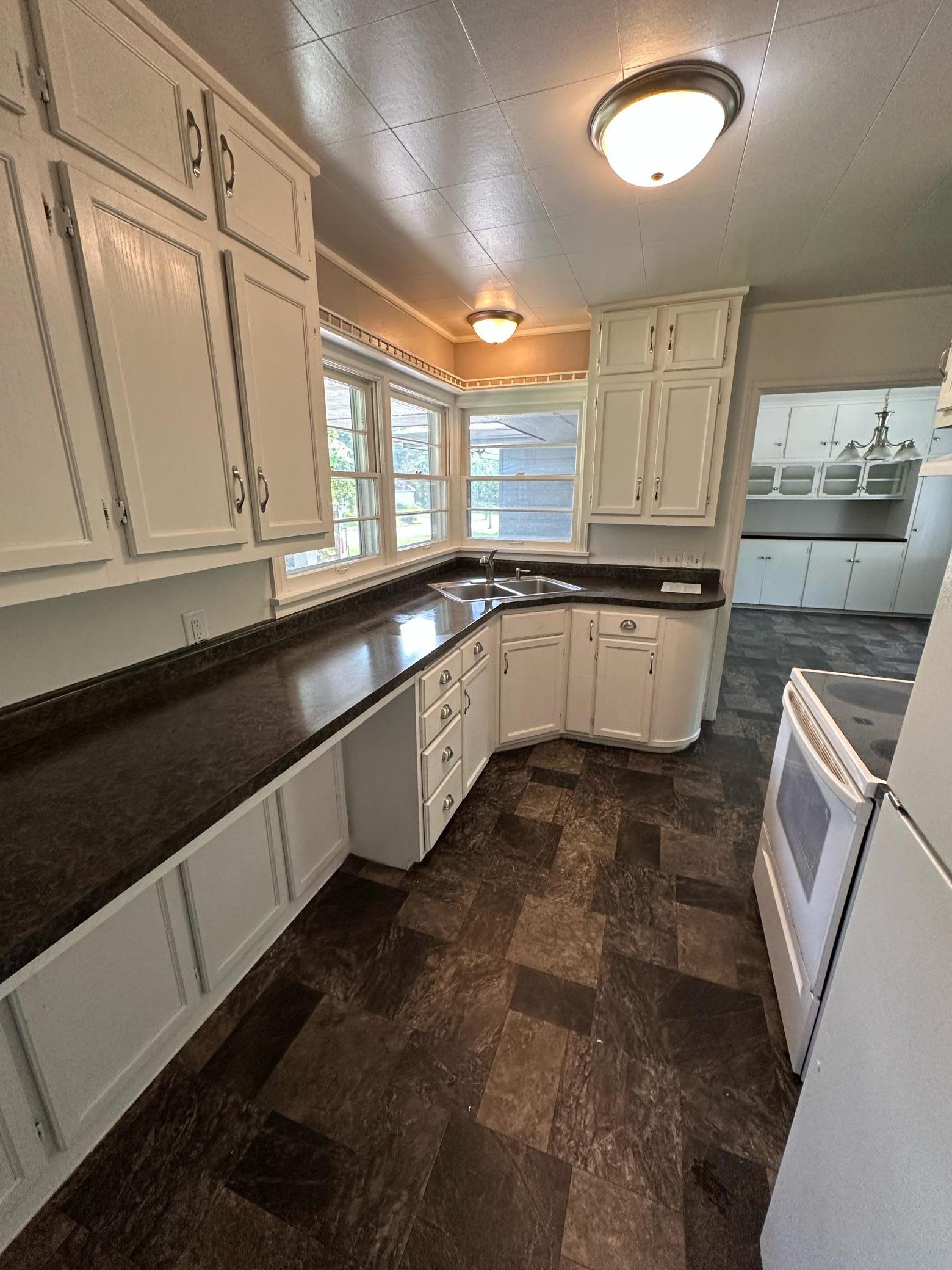 332 Pleasant Avenue Ellsworth, WI 54011 - Photo 10 of 29