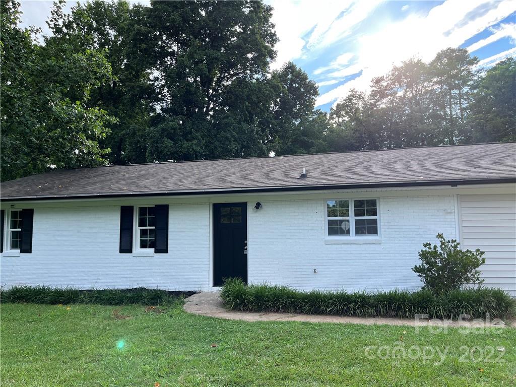 220 Pine Road Mount Holly, NC 28120 - Photo 1 of 20 a front view of house with yard