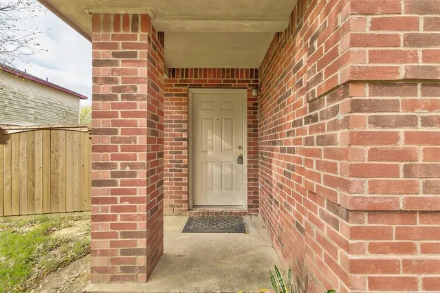 $2,200 | 9208 Glen Falls Lane, Denton, TX 76210