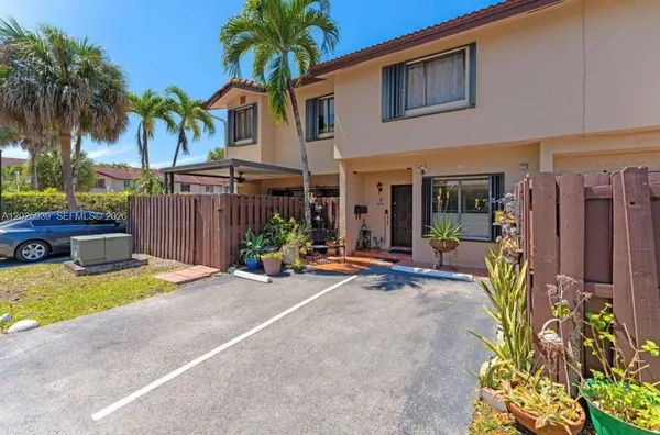 $2,750 | 14205 Southwest 57th Lane, Unit 6A6, Miami, FL 33183