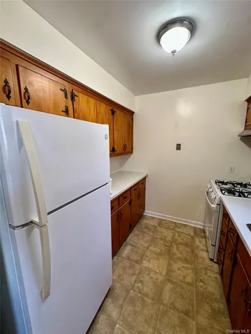 $1,800 | 174 Orange Avenue, Unit 1N, Suffern, NY 10901