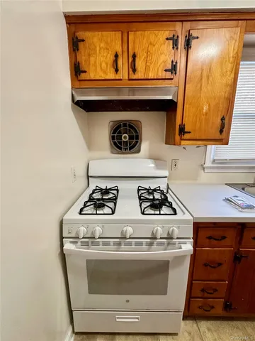 $1,800 | 174 Orange Avenue, Unit 1N, Suffern, NY 10901