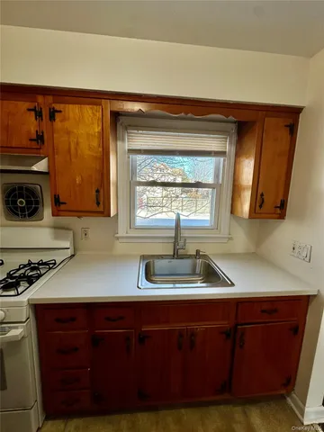 $1,800 | 174 Orange Avenue, Unit 1N, Suffern, NY 10901