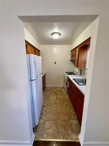 $1,800 | 174 Orange Avenue, Unit 1N, Suffern, NY 10901