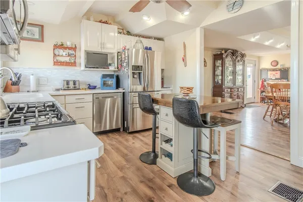 $750,000 | 208 River Road, Hammond, NY 13646