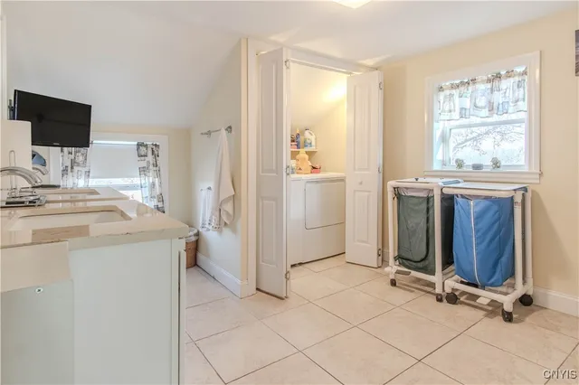 $750,000 | 208 River Road, Hammond, NY 13646