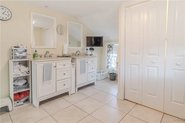 $750,000 | 208 River Road, Hammond, NY 13646