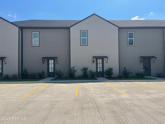 $1,500 | 721 Almonaster Road, Unit 14, Youngsville, LA 70592