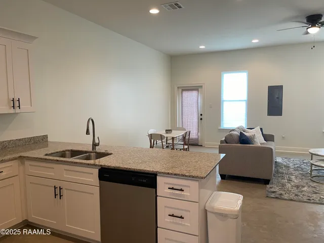 $1,500 | 721 Almonaster Road, Unit 14, Youngsville, LA 70592