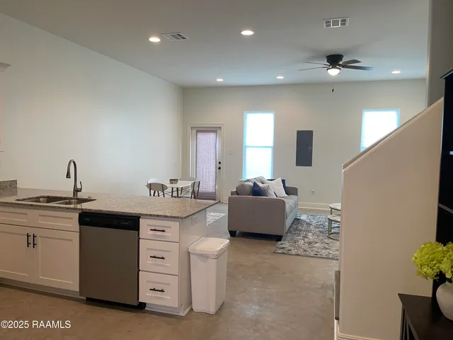 $1,500 | 721 Almonaster Road, Unit 14, Youngsville, LA 70592