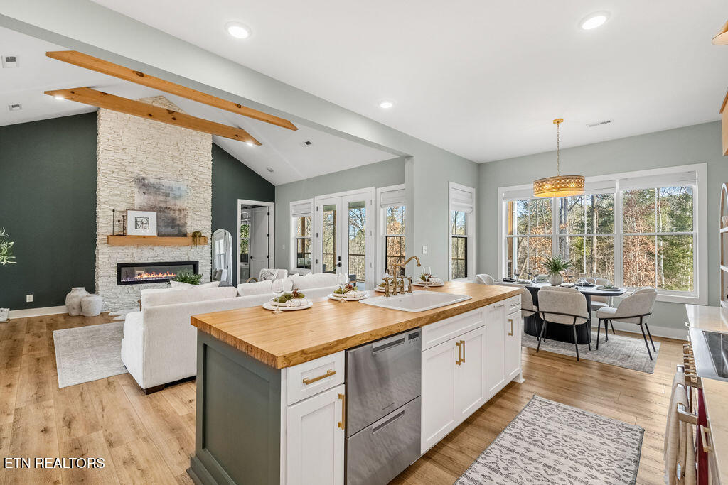 136 Pocola Way Loudon, TN 37774 - Photo 10 of 53 Kitchen / Great Room