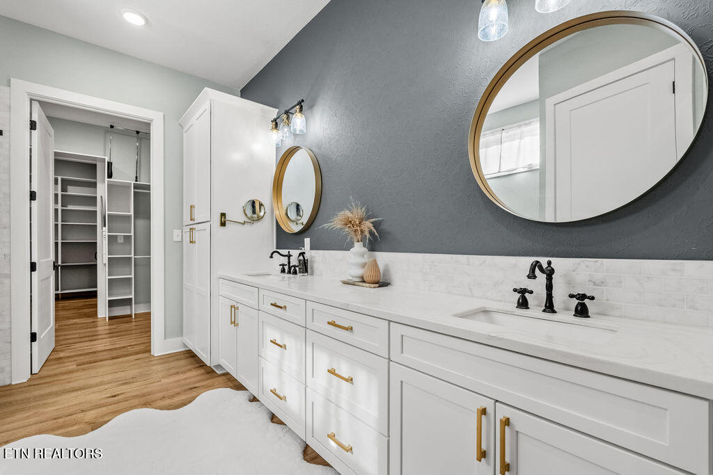 136 Pocola Way Loudon, TN 37774 - Photo 17 of 53 Master Bathroom