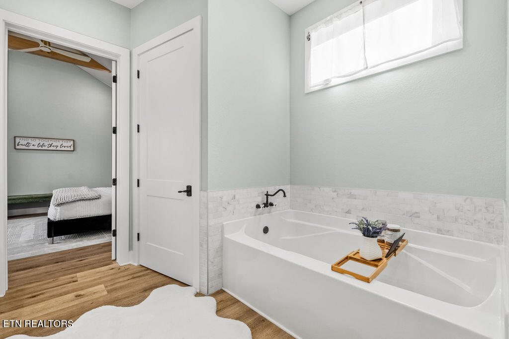 136 Pocola Way Loudon, TN 37774 - Photo 18 of 53 Master Bath