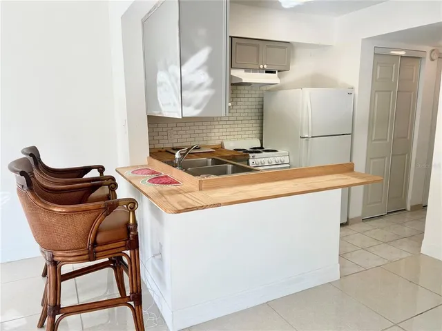 $110,000 | 4035 South School Avenue, Unit B3, Sarasota, FL 34231