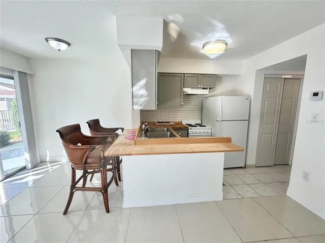 $110,000 | 4035 South School Avenue, Unit B3, Sarasota, FL 34231