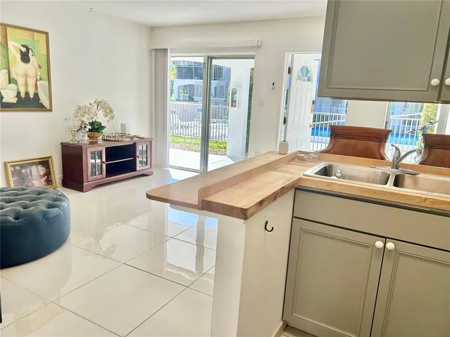 $110,000 | 4035 South School Avenue, Unit B3, Sarasota, FL 34231