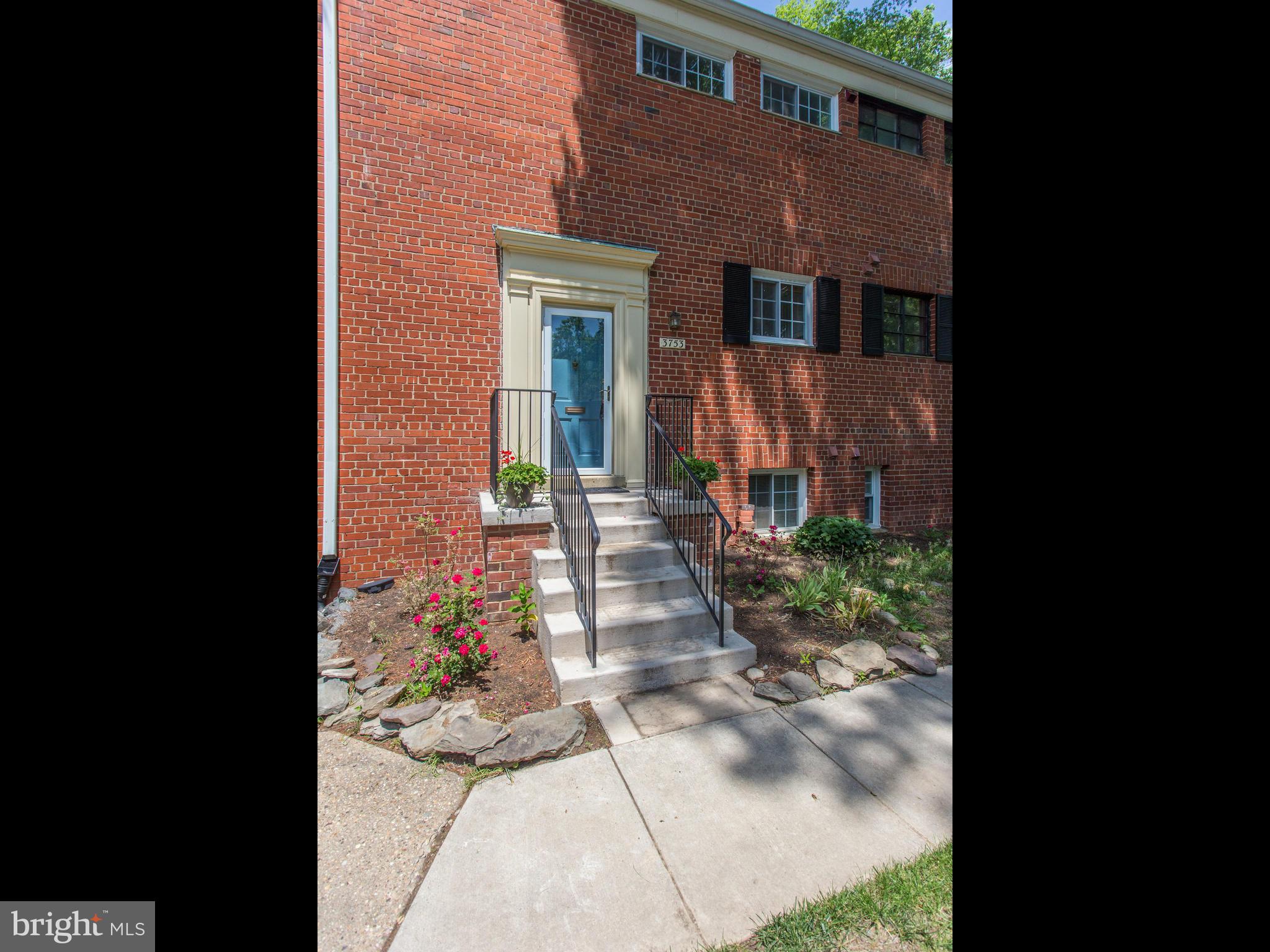 3753 Gunston Road Alexandria, VA 22302 - Photo 2 of 17 End Unit Townhouse!