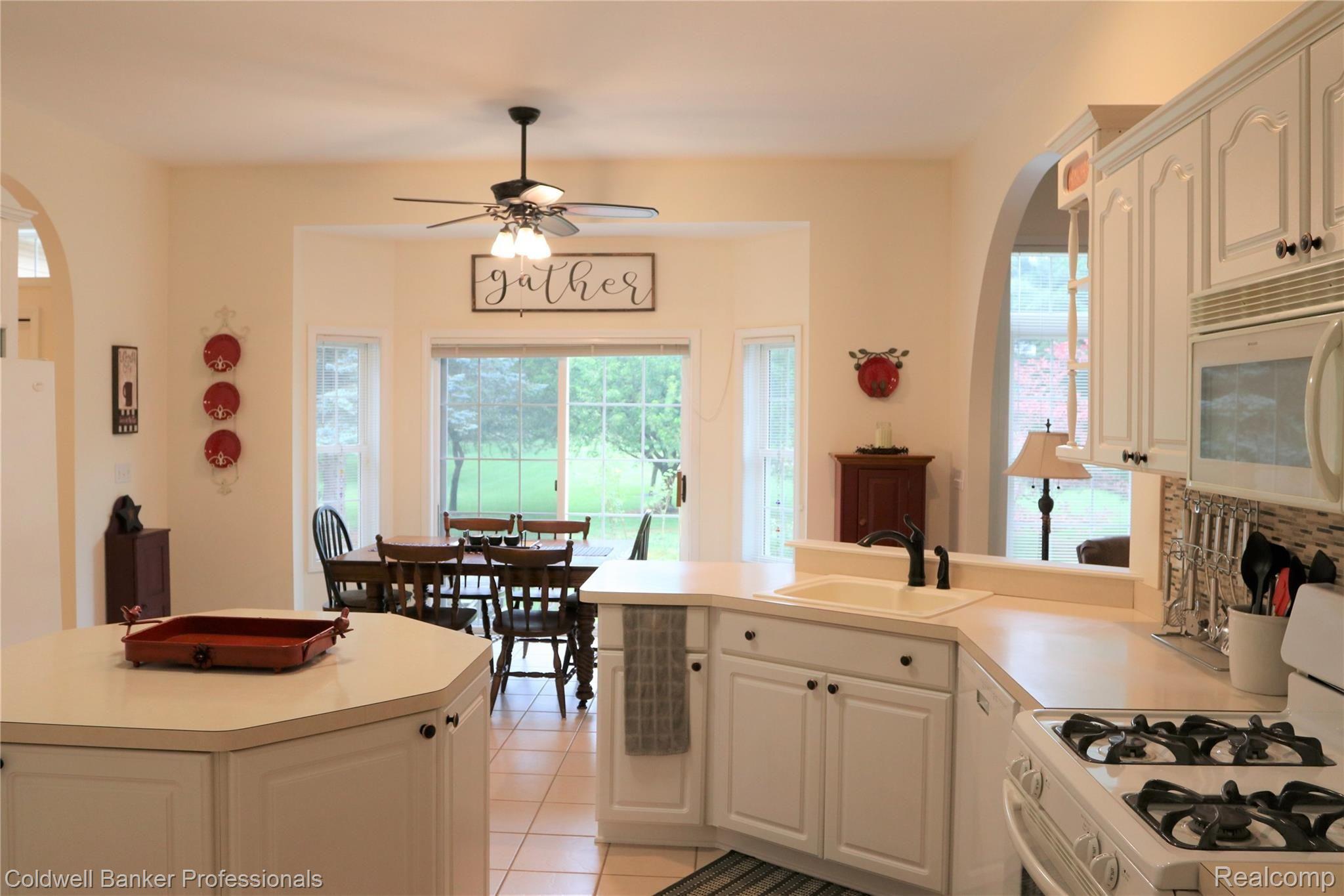 12261 Raelyn Hills Drive Perry, MI 48872 - Photo 8 of 32 8 12261 Kitchen.JPG