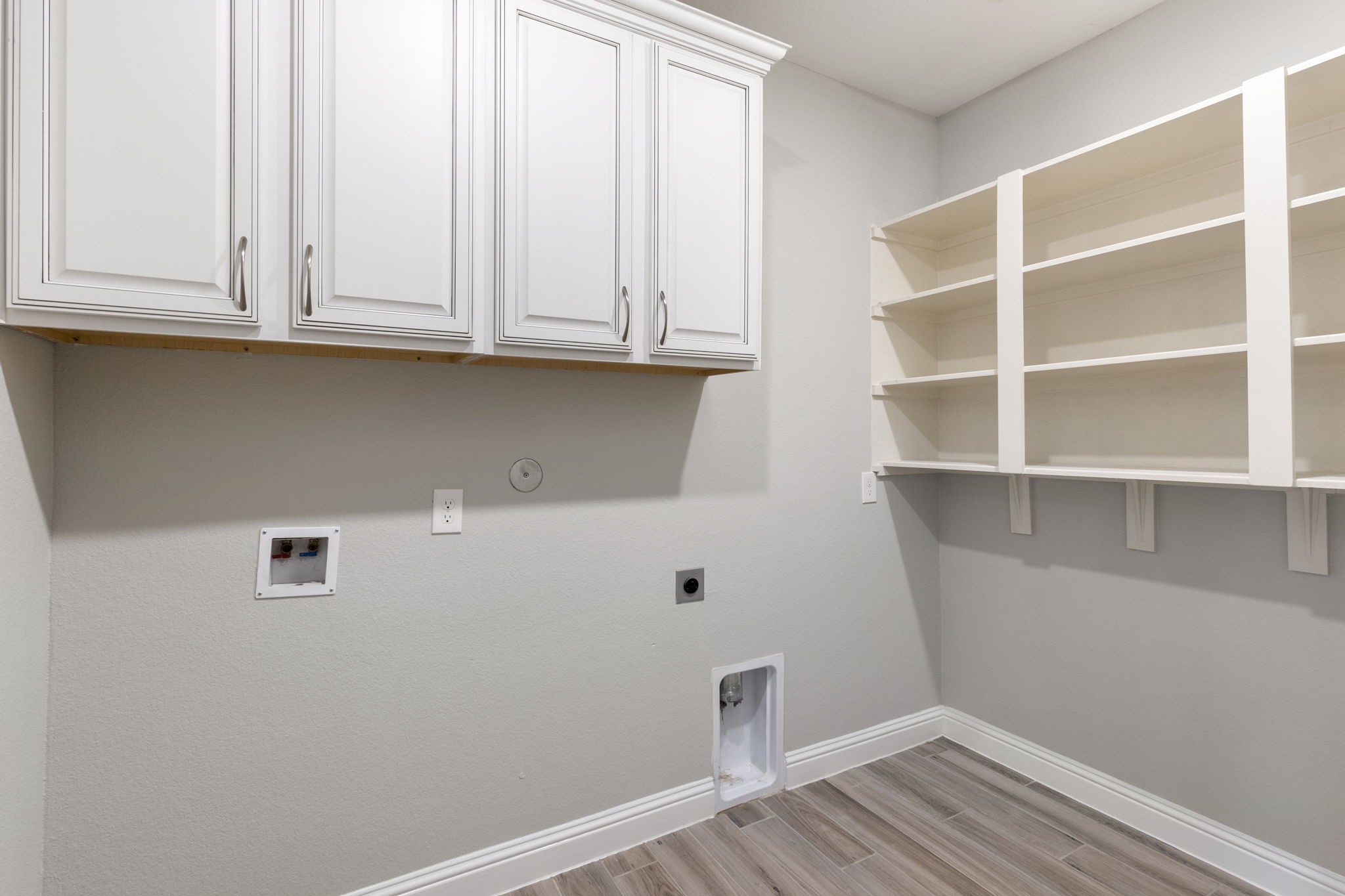 18855 Collins View Drive New Caney, TX 77357 - Photo 34 of 50 a view of cabinets and wooden floor