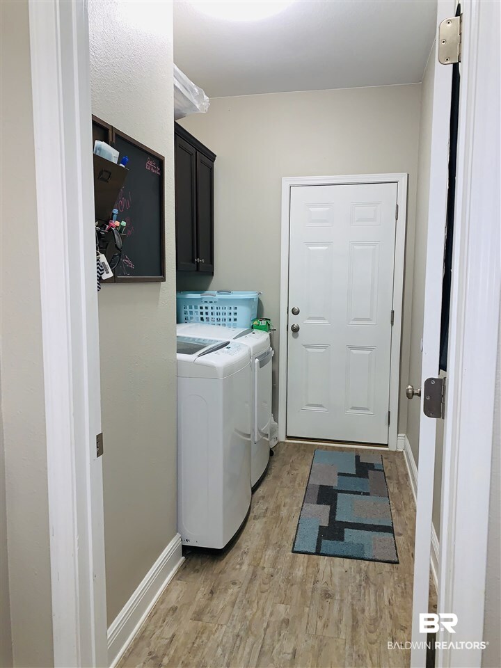 1725 Arcadia Drive Foley, AL 36535 - Photo 9 of 23 Laundry Room