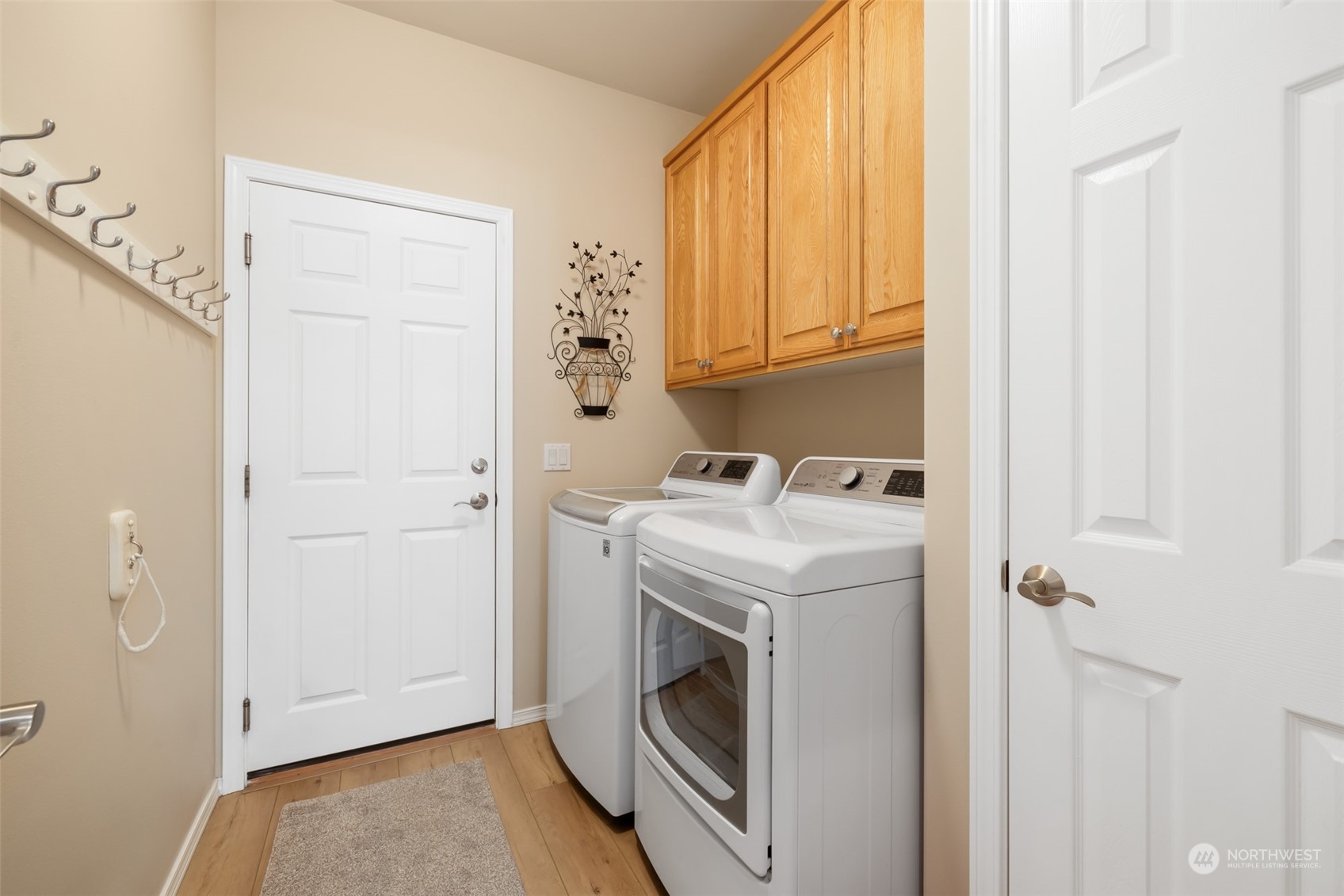 431 Blakely Boulevard Sequim, WA 98382 - Photo 22 of 34 a utility room with dryer and washer
