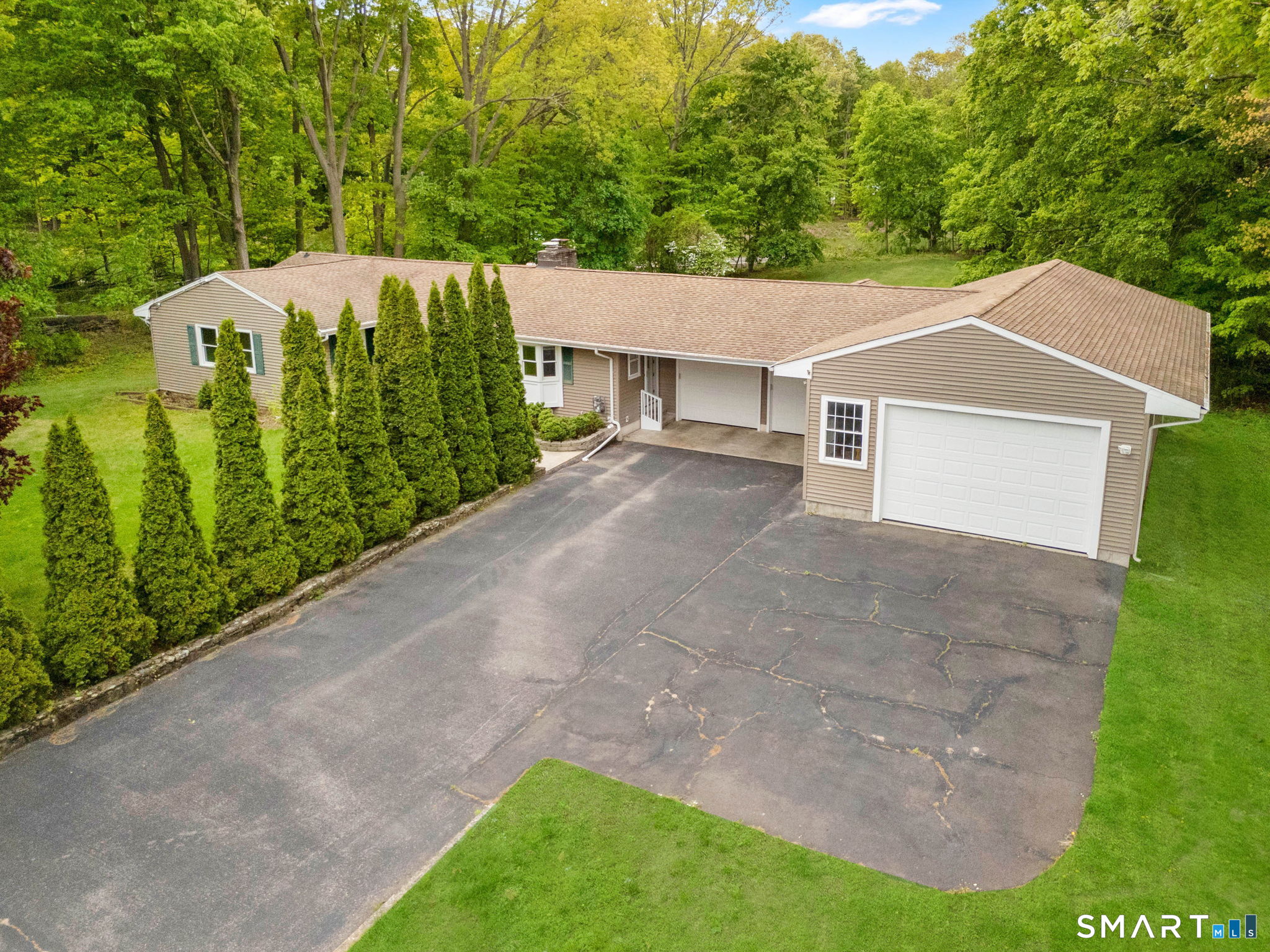 12 Unity Drive Trumbull, CT 06611 - Photo 3 of 38
