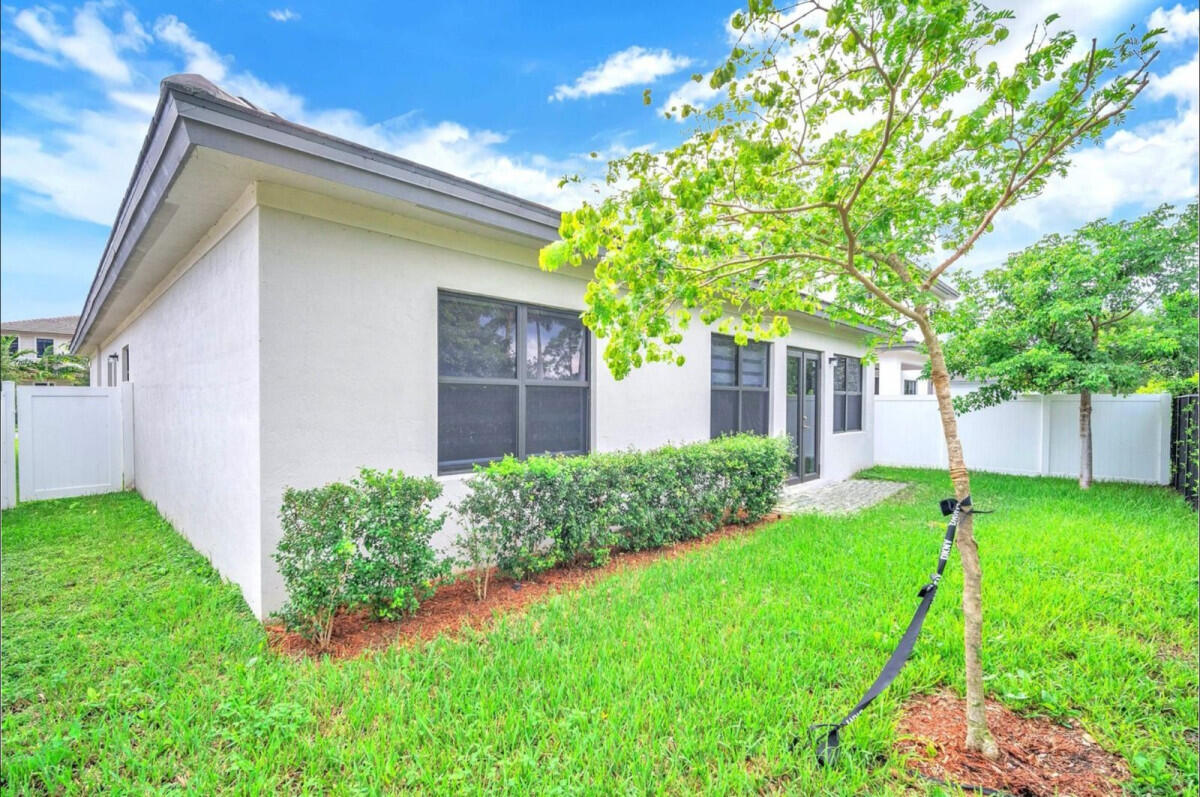 17451 Southwest 41st Street Miramar, FL 33029 - Photo 5 of 21 13