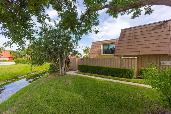 $2,600 | 818 8th Court, Palm Beach Gardens, FL 33410