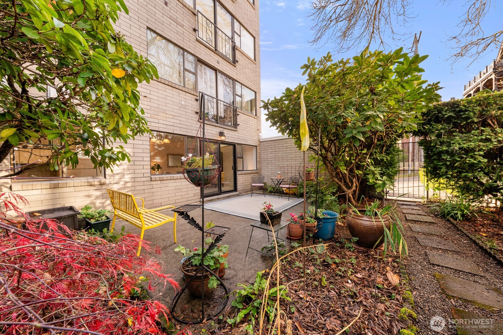 912 3rd Avenue West, Unit 101 Seattle, WA 98119 - Photo 25 of 27