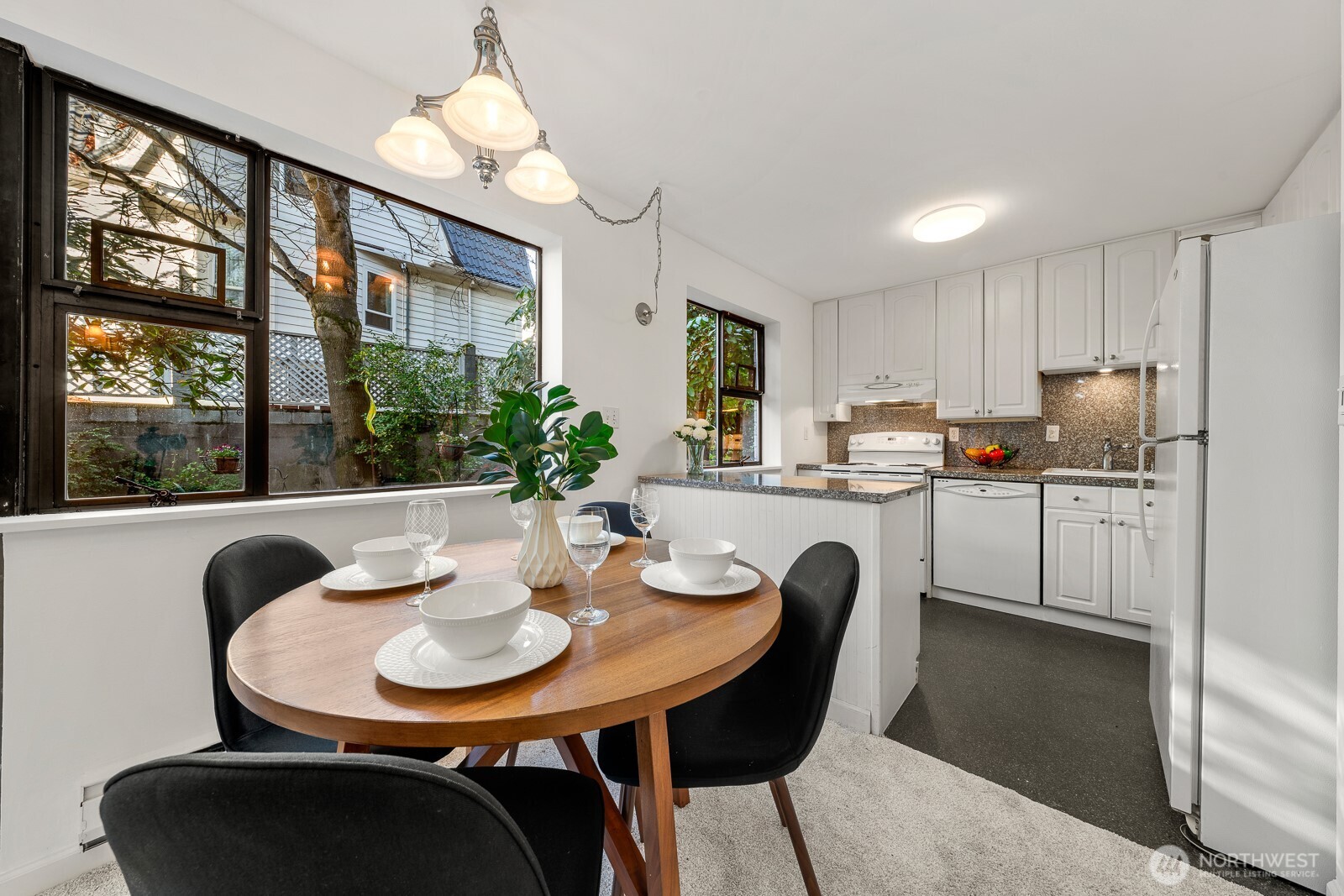 912 3rd Avenue West, Unit 101 Seattle, WA 98119 - Photo 8 of 27