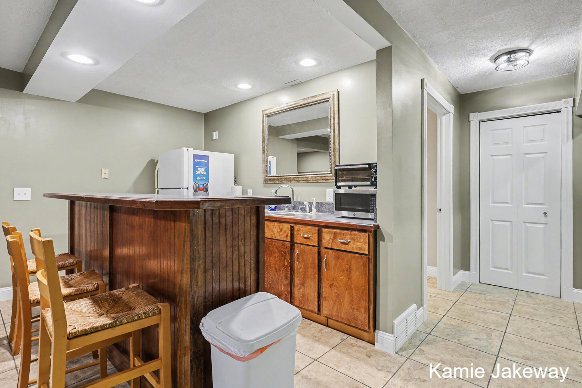 5093 Clear Ridge Drive Ada, MI 49301 - Photo 29 of 41 Bar area