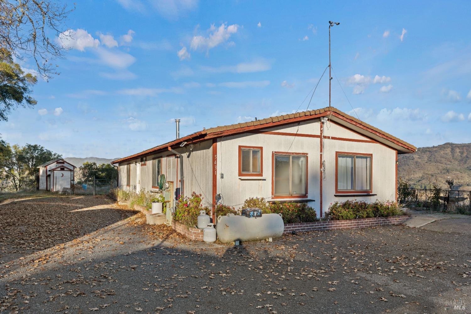 a view of a house with a yard