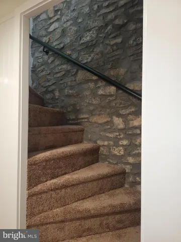 a view of empty room with window