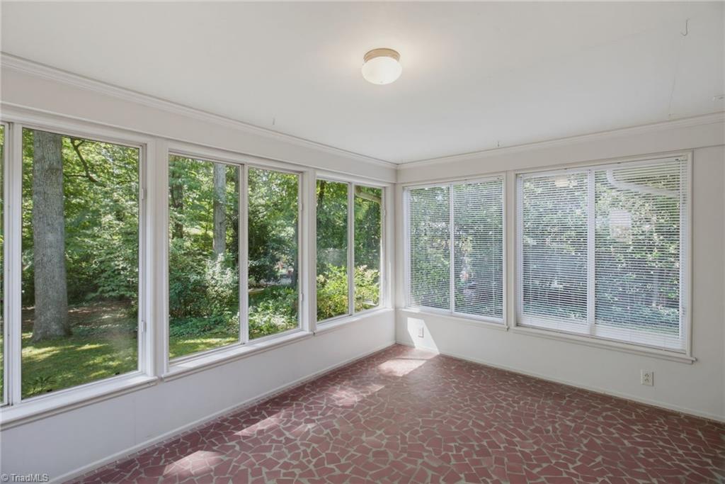 1011 Huntingdon Road Winston-Salem, NC 27104 - Photo 14 of 39