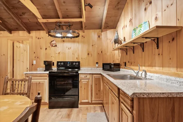 $520,000 | 43-45 Elm Street, Bristol, NH 03222